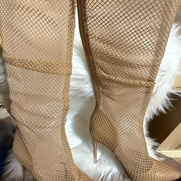 Pretty boots - Picture 2 of 2